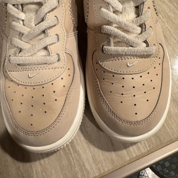 Nike Kids Sneakers Beige and White - Picture 6 of 8